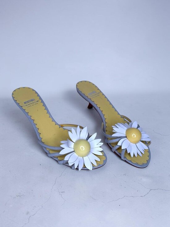 Moschino Shoes - Moschino Cheap & Chic 37.5 Daisy Flower Kitten Heel Sandals